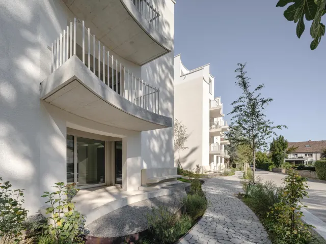 Detail Fassade mit Balkon und Verputz